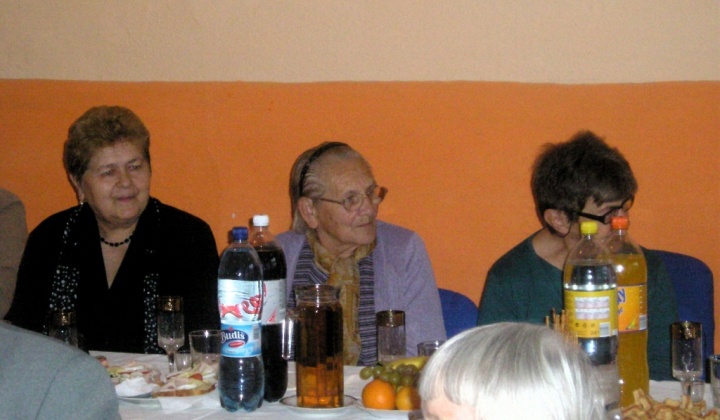 Posedenie z príležitosti k úcty k starším r. 2012