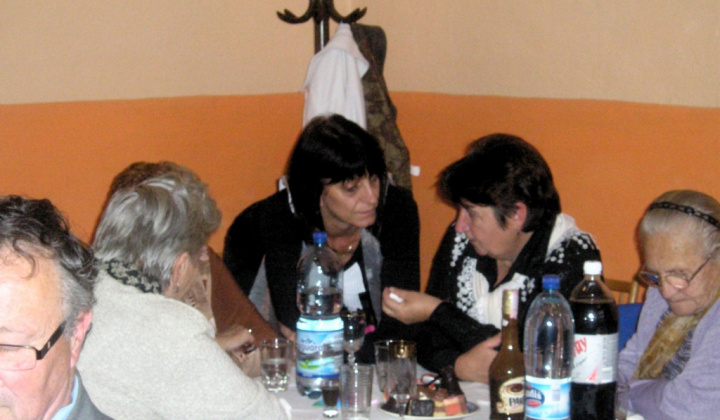 Posedenie z príležitosti k úcty k starším r. 2012